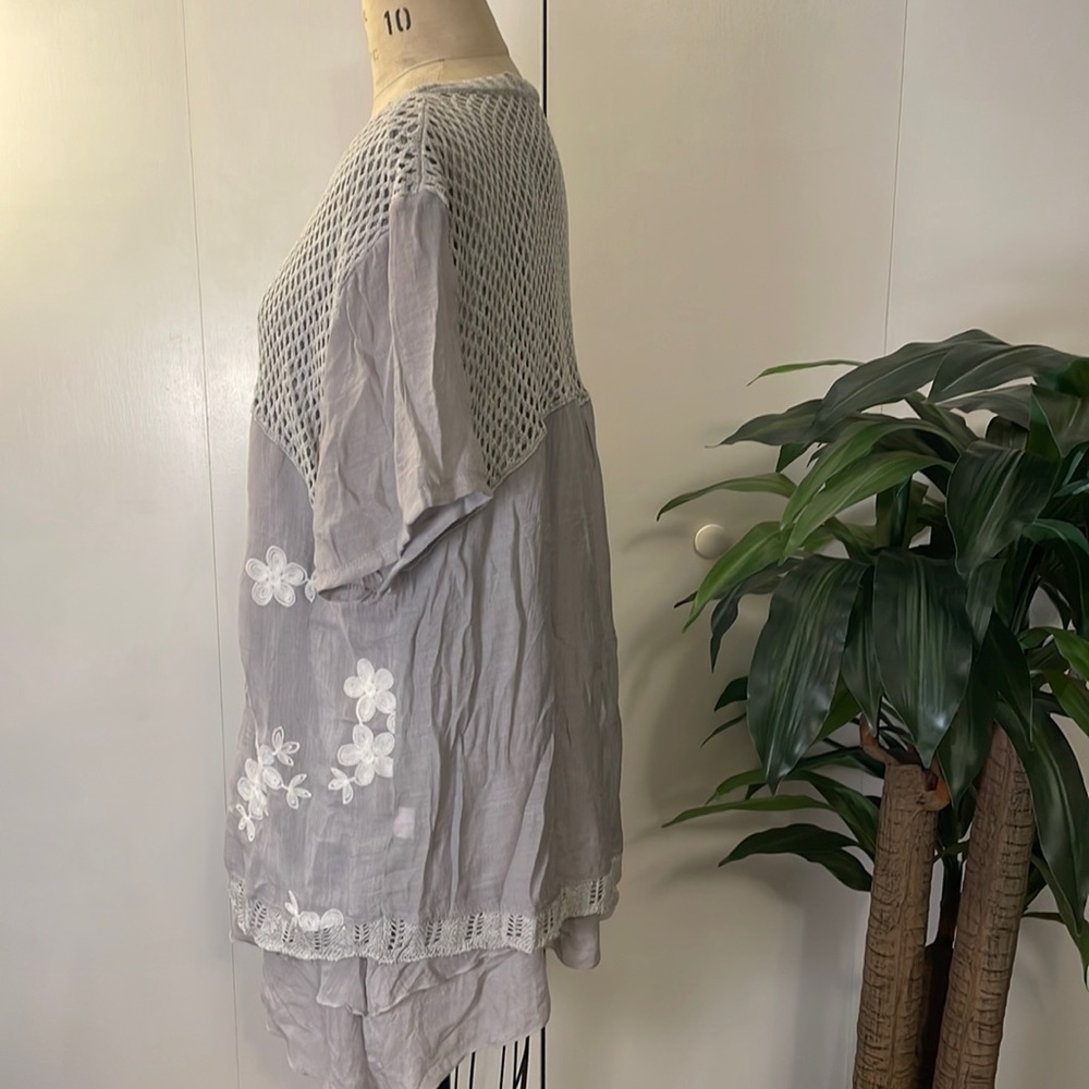 Simply Couture grey scoop neck short sleeve tunic with flowers - Picture 3 of 7